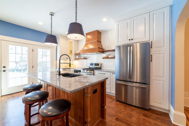 Example of an arts and crafts kitchen design in Cleveland