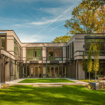 MODERN COURTYARD