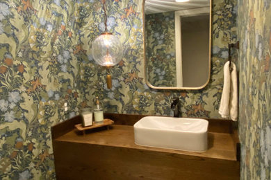 Example of a transitional home design design in Dallas