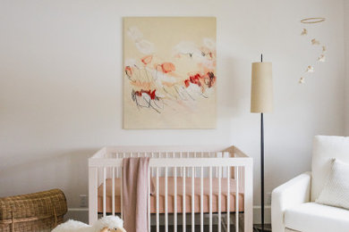 Example of a minimalist nursery design in Los Angeles