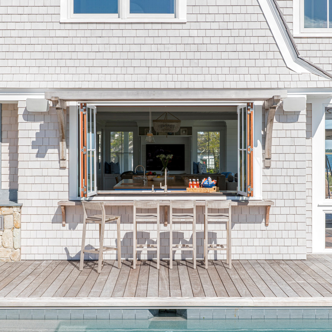 Salten Point- Pool Deck Bar