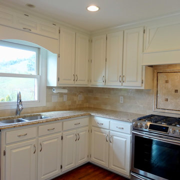 Sugar Grove // Traditional Refinished Kitchen