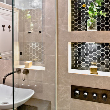 salle de bains marbre et mosaïque