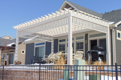Photo of a contemporary landscaping in Denver.