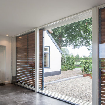connection between farmhouse and barn