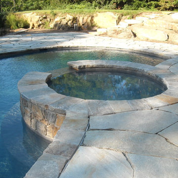 Custom Pools & Spas