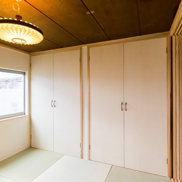 若い夫婦がヴィンテージカーと暮らすW House