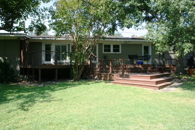 Inspiration for a contemporary deck remodel in Dallas