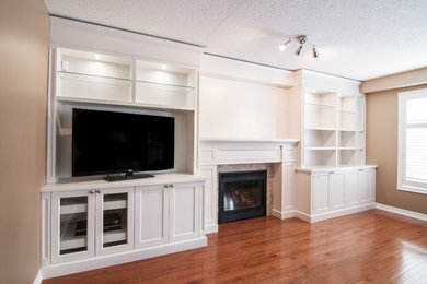 Example of a trendy living room design in Toronto