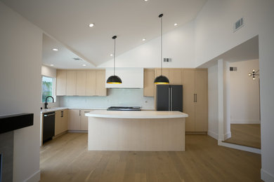 Inspiration for a kitchen in Los Angeles with with island.