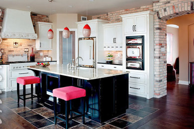 Example of a kitchen design in Ottawa