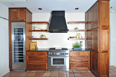 Kitchen - 1960s kitchen idea in Austin