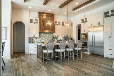 Kitchen - transitional kitchen idea in Austin