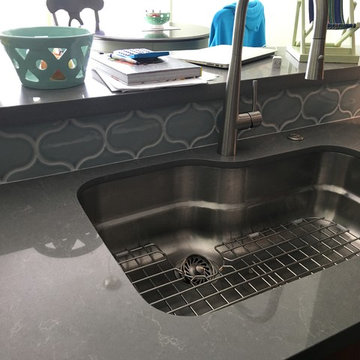 Modern Backsplash With Unique Pattern Designs GIve A Cozy Feel