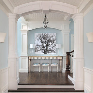 Idéer för en maritim hall, med mörkt trägolv