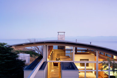 Modern one-story exterior home idea in Seattle