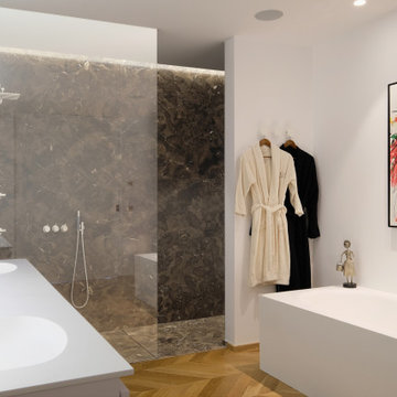 Marmordusche mit Vola Armaturen und innovativem baqua System