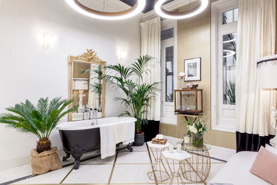 Modelo de cuarto de baño bohemio con microcemento