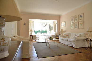 Landhausstil Wohnzimmer in Sonstige