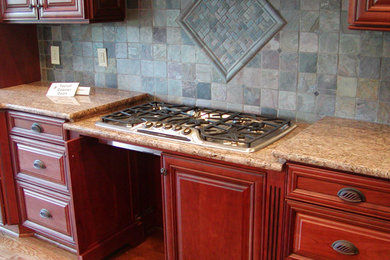Example of a classic kitchen design in Raleigh