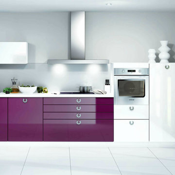 Modern small Kitchen by Schmidt Barnet