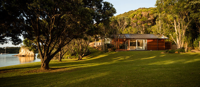 Beach Style by Rowe Baetens Architecture