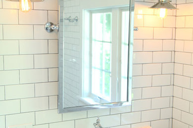 Example of an urban bathroom design in New York