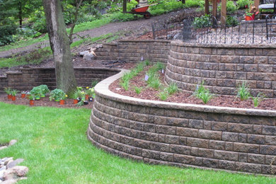 Apple Valley Retaining Wall and Patio