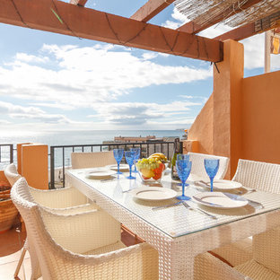 Modelo de balcones mediterráneo con pérgola