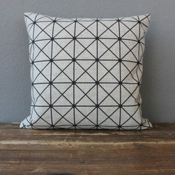 black lattice pillow &ndash; natural - Decorative Pillows