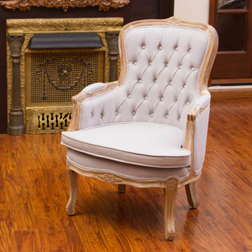 Traditional Living room w/ Beige Accent Chair