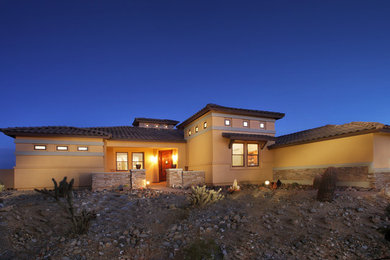 Example of an exterior home design in Phoenix