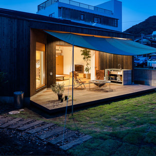 他の地域のビーチスタイルのおしゃれなデッキ (オーニング・日よけ、アウトドアキッチン) の写真