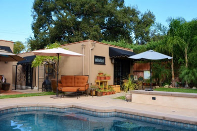 Example of a mid-sized arts and crafts beige one-story stucco exterior home design in Los Angeles