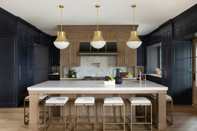 Kitchen - traditional kitchen idea in Charleston