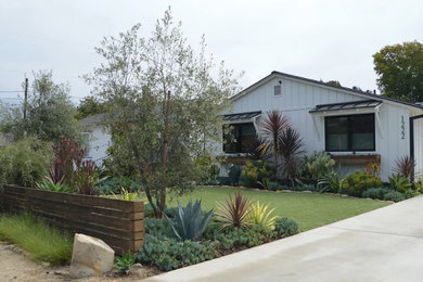 Photo of a coastal partial sun front yard driveway in Other.
