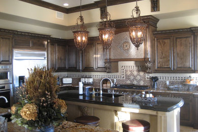 Kitchen - kitchen idea in Austin