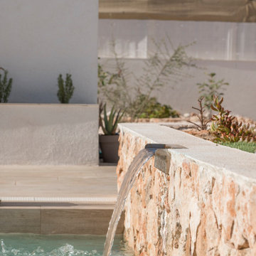 PISCINA- Muro de piedra y fuente masaje