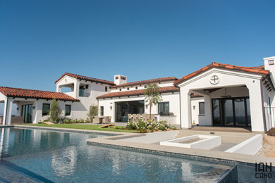 Exterior home idea in San Diego