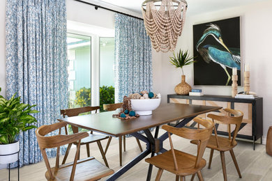 Example of a dining room design in Miami