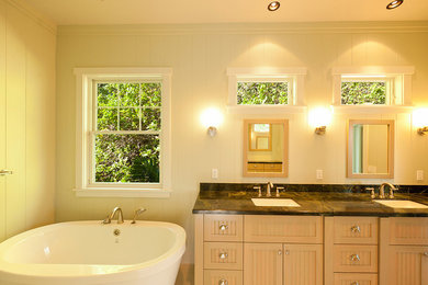 Example of a classic bathroom design in Hawaii