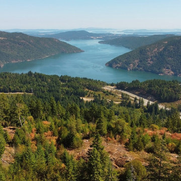 1499/1499B Trail Way - $1,695,000 – MLS Res 885121 / Com 885130