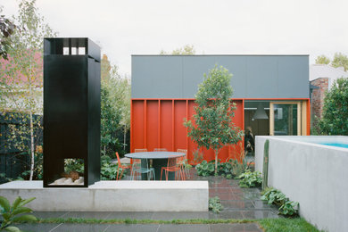 メルボルンにある高級な中くらいなコンテンポラリースタイルのおしゃれな家の外観の写真