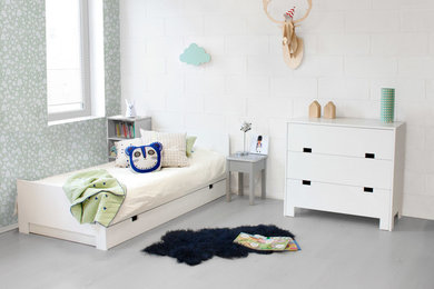 Cette photo montre une chambre d'enfant tendance.