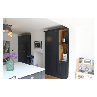 Bespoke in-frame shaker style kitchen - Farrow and Ball Railings ...