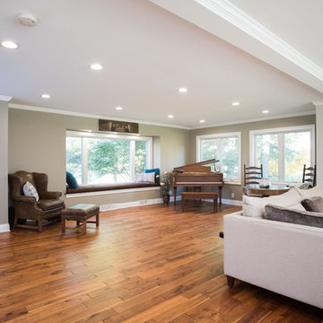 Formal living room/Piano Room