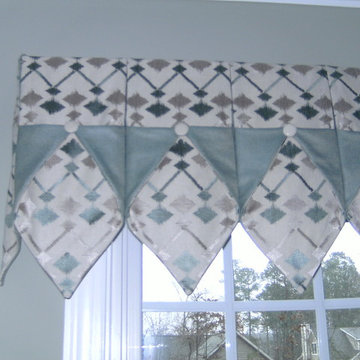 Turquois cafe curtains with complimentary valances