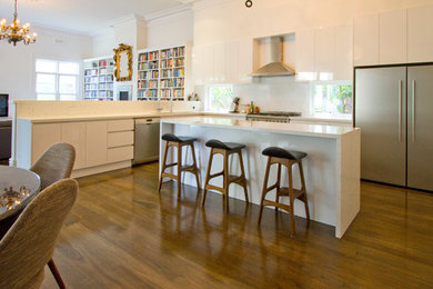 This is an example of a modern kitchen in Melbourne.