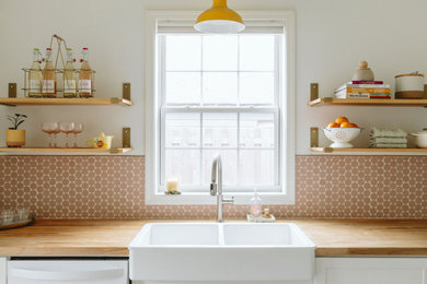 Kitchen - traditional kitchen idea in Portland