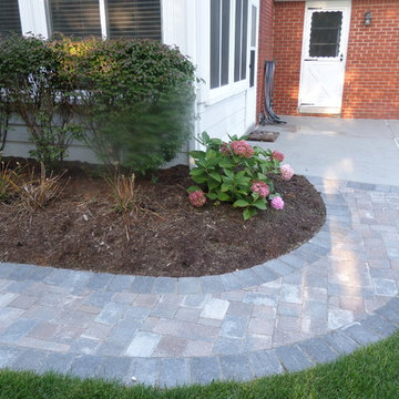 500 Sq. Ft. Oaks Colonnade Patio & Walkway